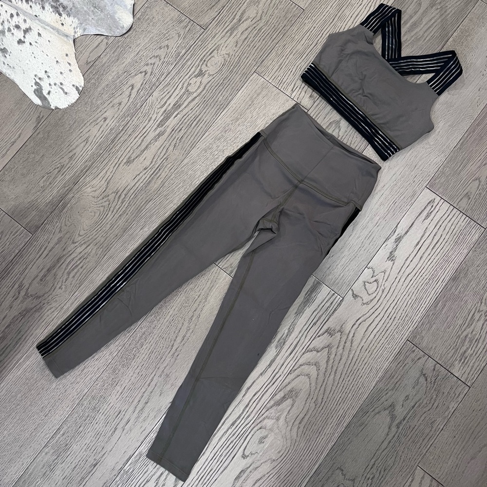 Beyond Yoga Moss Green Workout Athletic Set (Small)